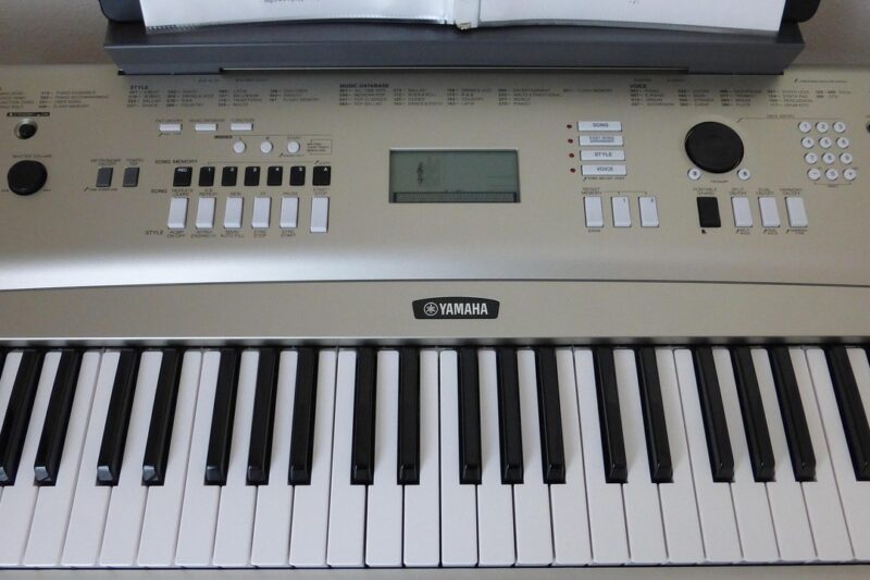 Klaverdrømmen der flyttede med ind: sådan fandt et digital piano plads i min toværelses lejlighed